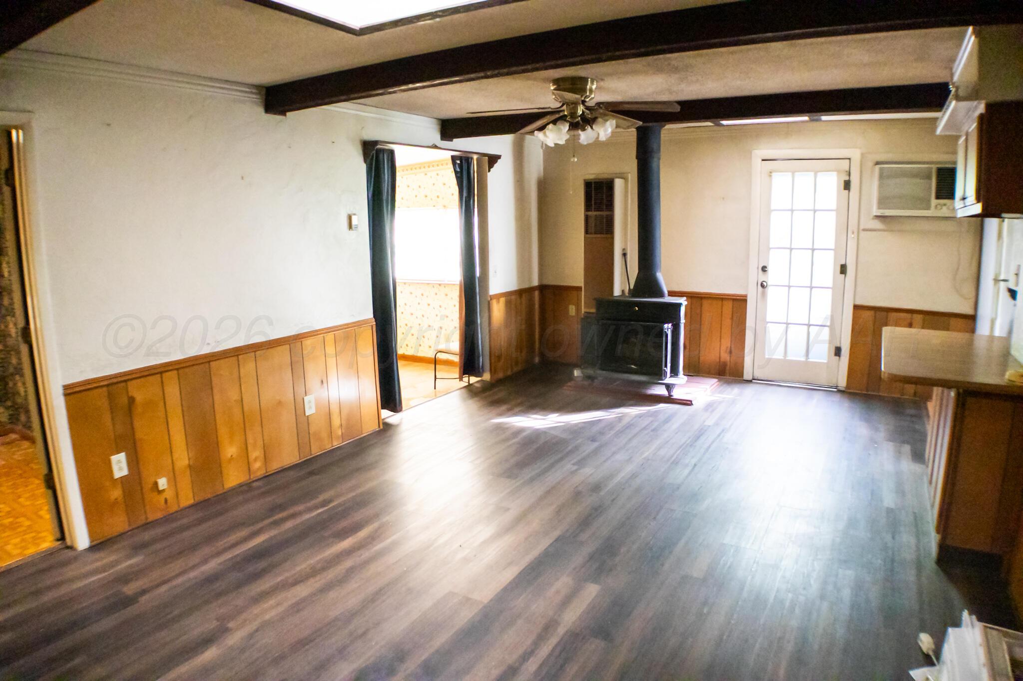 206 Maple Street Borger, TX 79007 - Photo 7 of 21 IMG_2851