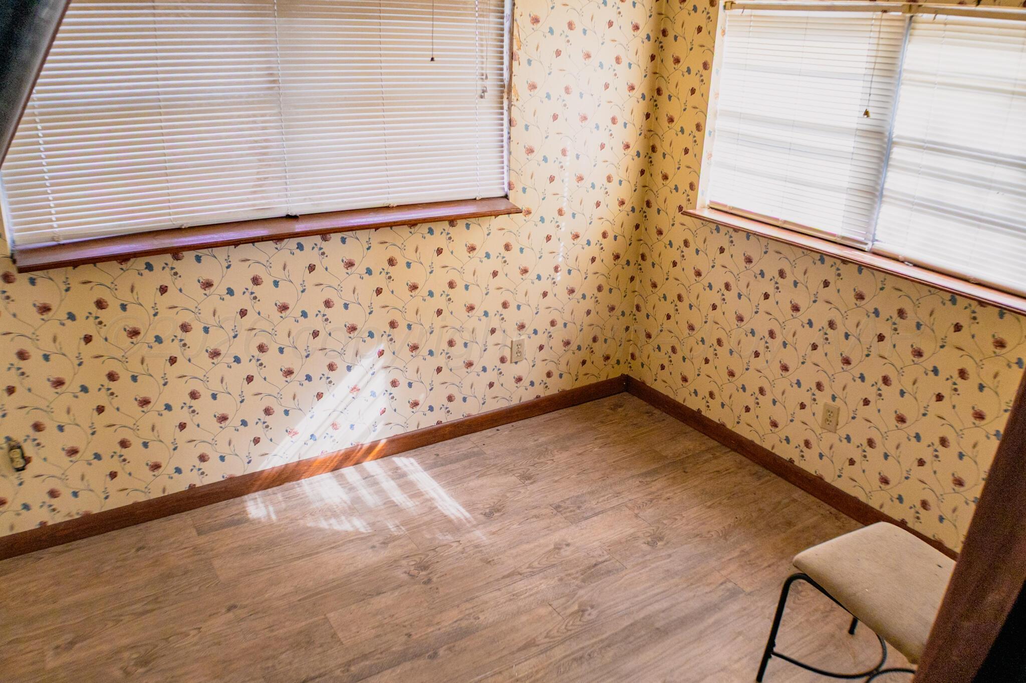 206 Maple Street Borger, TX 79007 - Photo 9 of 21 IMG_2854