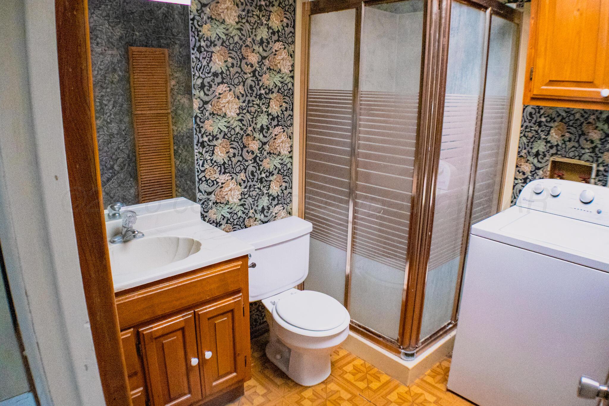 206 Maple Street Borger, TX 79007 - Photo 10 of 21 IMG_2856