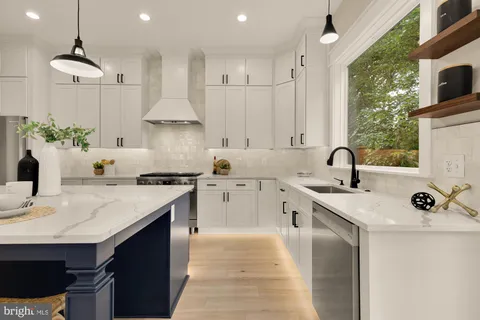 $2,350,000 | 923 17th Street South, Arlington, VA 22202