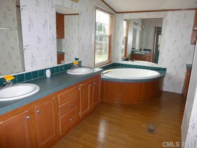 2471 Johnstown Road Crouse, NC 28033 - Photo 9 of 12 Gallery Image 9