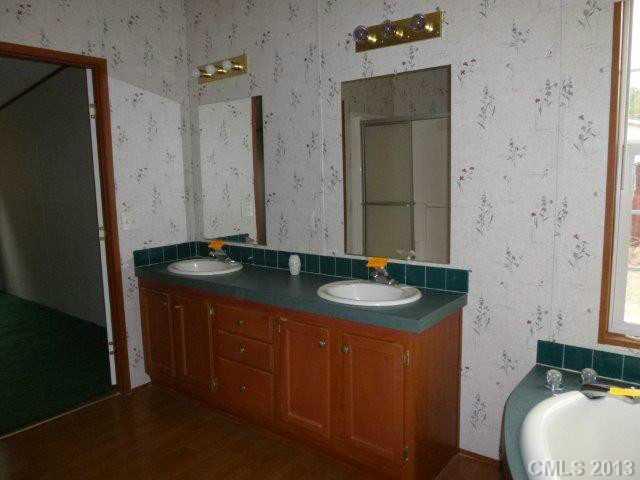 2471 Johnstown Road Crouse, NC 28033 - Photo 10 of 12 Gallery Image 10