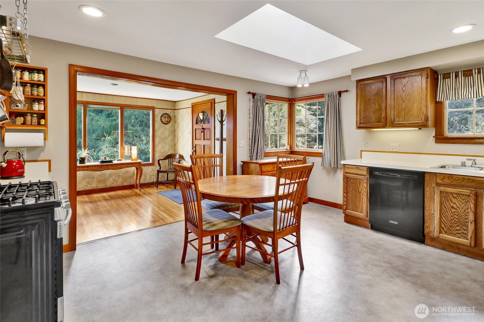 911 Coronado Avenue Bellingham, WA 98229 - Photo 7 of 40