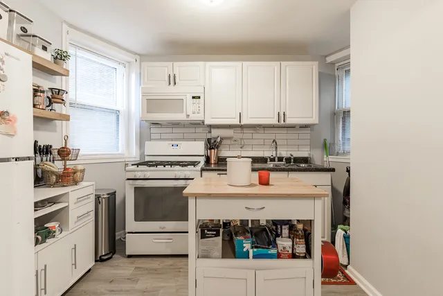 $1,400 | 7531 North Seeley Avenue, Unit GARDEN, Chicago, IL 60645