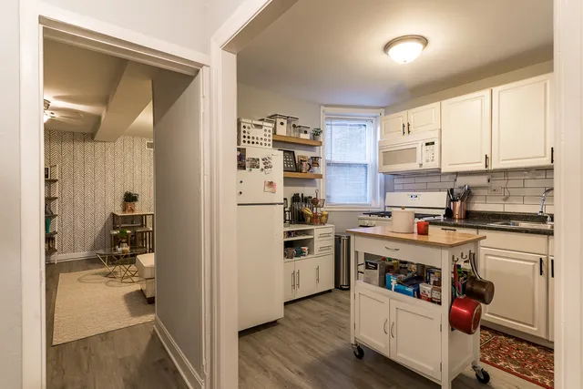 $1,400 | 7531 North Seeley Avenue, Unit GARDEN, Chicago, IL 60645