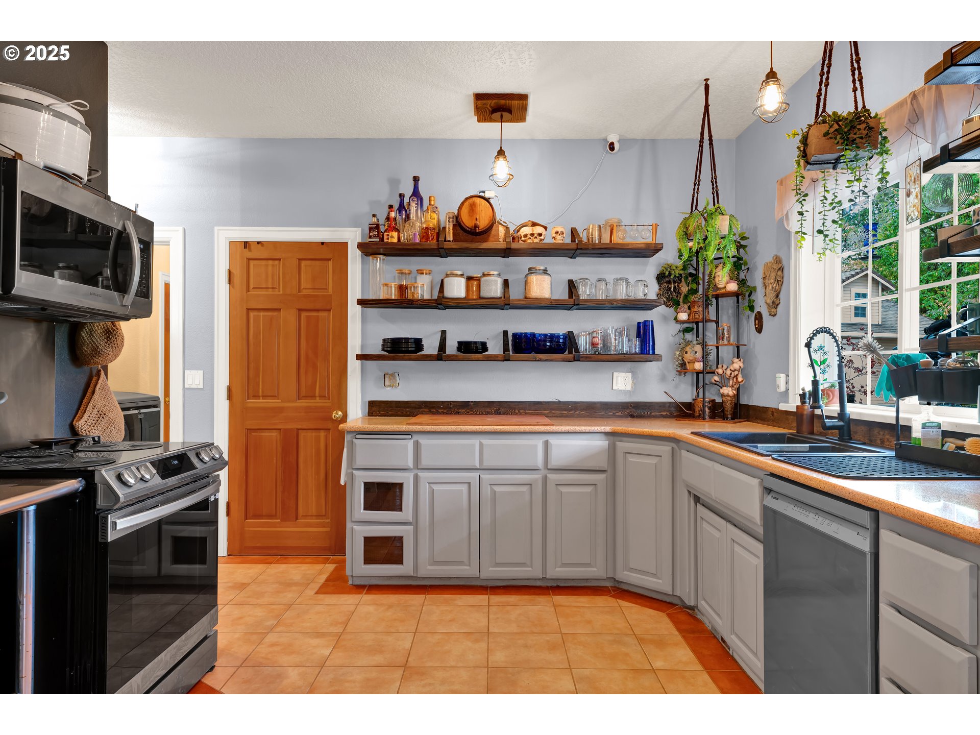 33530 Molitor Ranch Road Cottage Grove, OR 97424 - Photo 12 of 40 a kitchen with stainless steel appliances granite countertop a sink and cabinets