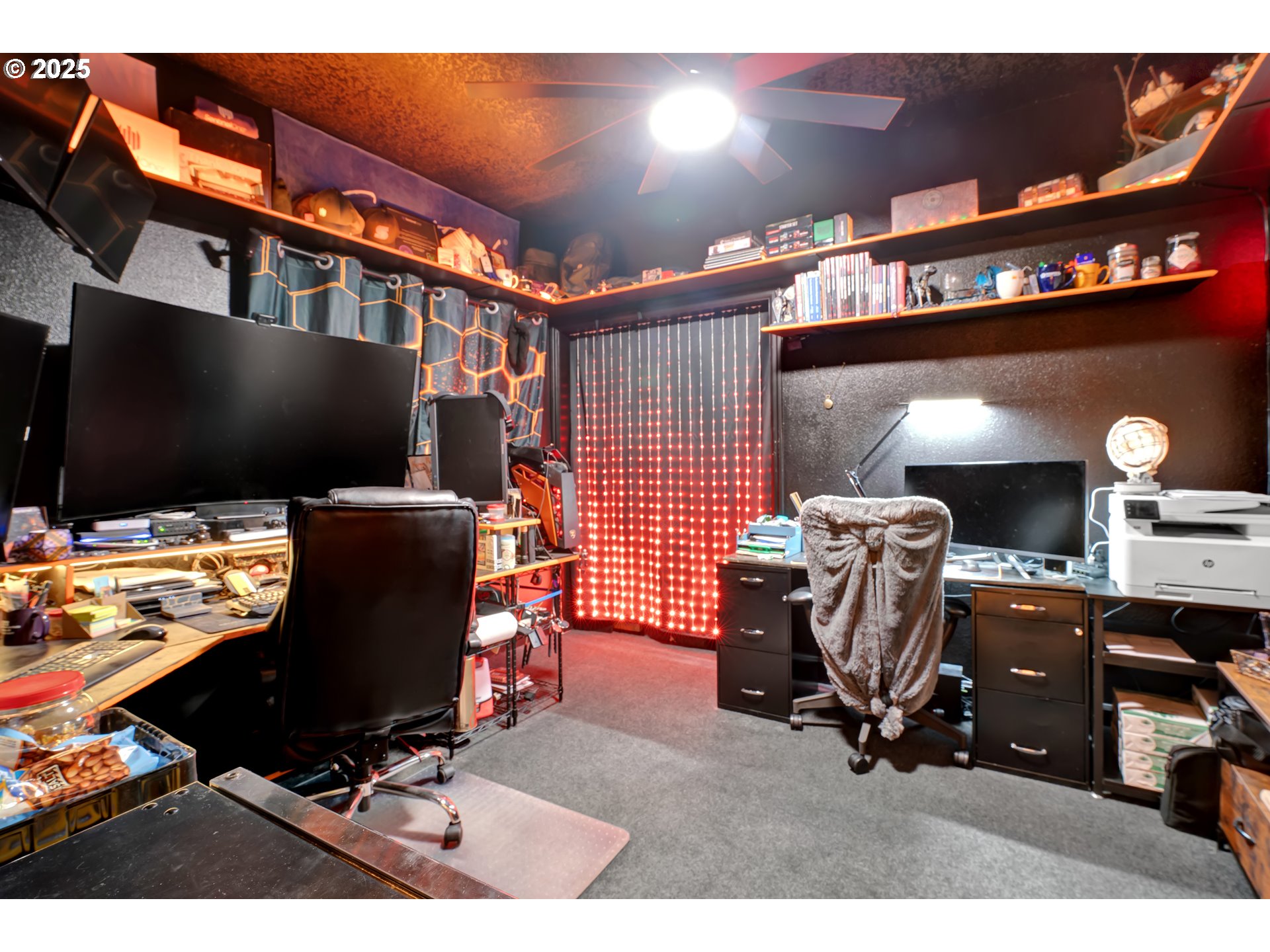 33530 Molitor Ranch Road Cottage Grove, OR 97424 - Photo 17 of 40 a room with furniture and flat screen tv