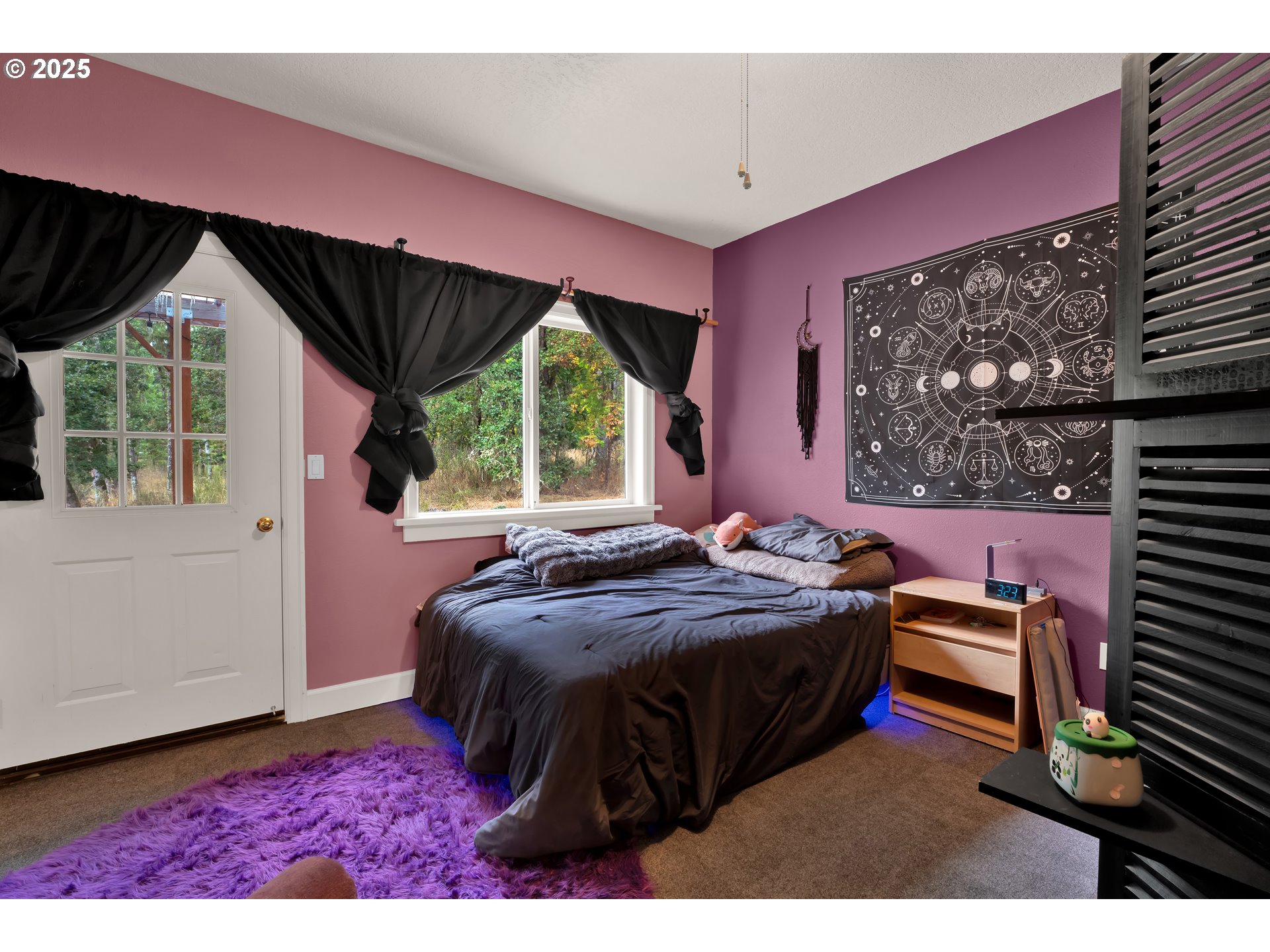 33530 Molitor Ranch Road Cottage Grove, OR 97424 - Photo 18 of 40 a bed sitting in a bedroom next to a window