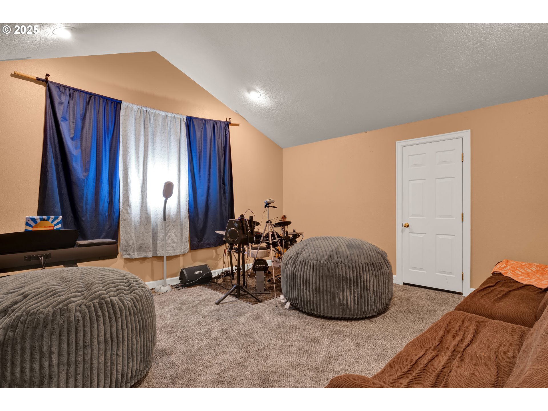 33530 Molitor Ranch Road Cottage Grove, OR 97424 - Photo 21 of 40 a room with furniture and a closet