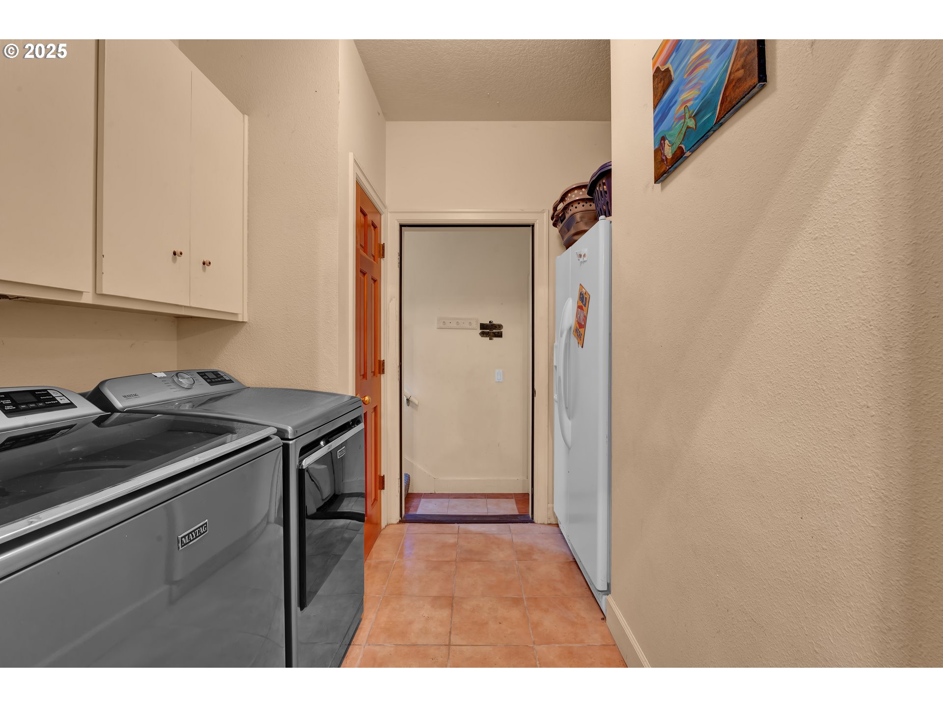 33530 Molitor Ranch Road Cottage Grove, OR 97424 - Photo 23 of 40 a kitchen with a stove and a refrigerator