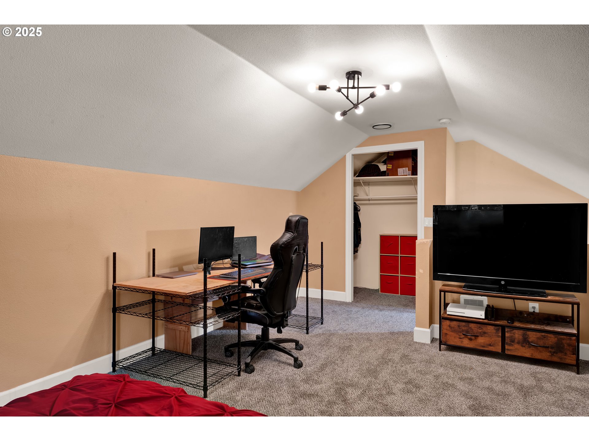 33530 Molitor Ranch Road Cottage Grove, OR 97424 - Photo 24 of 40 a living room with furniture and a flat screen tv