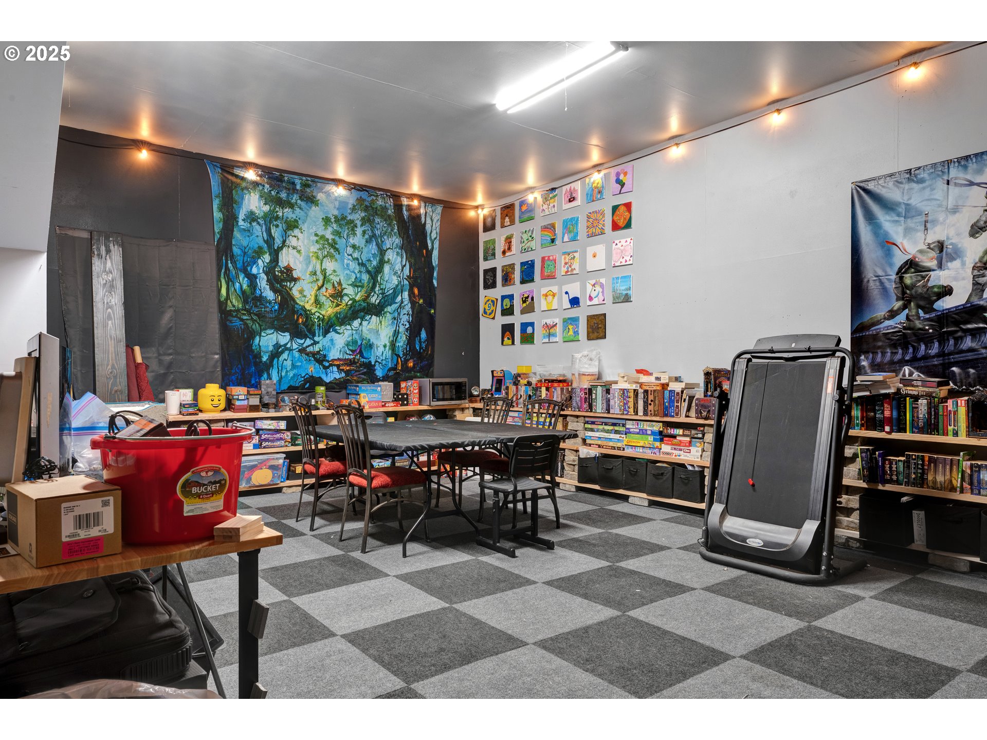 33530 Molitor Ranch Road Cottage Grove, OR 97424 - Photo 25 of 40 a living room with lots of furniture and a large window