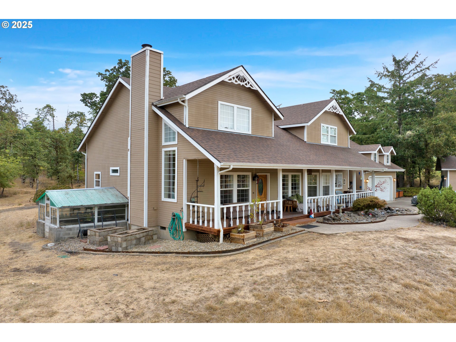 33530 Molitor Ranch Road Cottage Grove, OR 97424 - Photo 3 of 40 a front view of a house with a yard