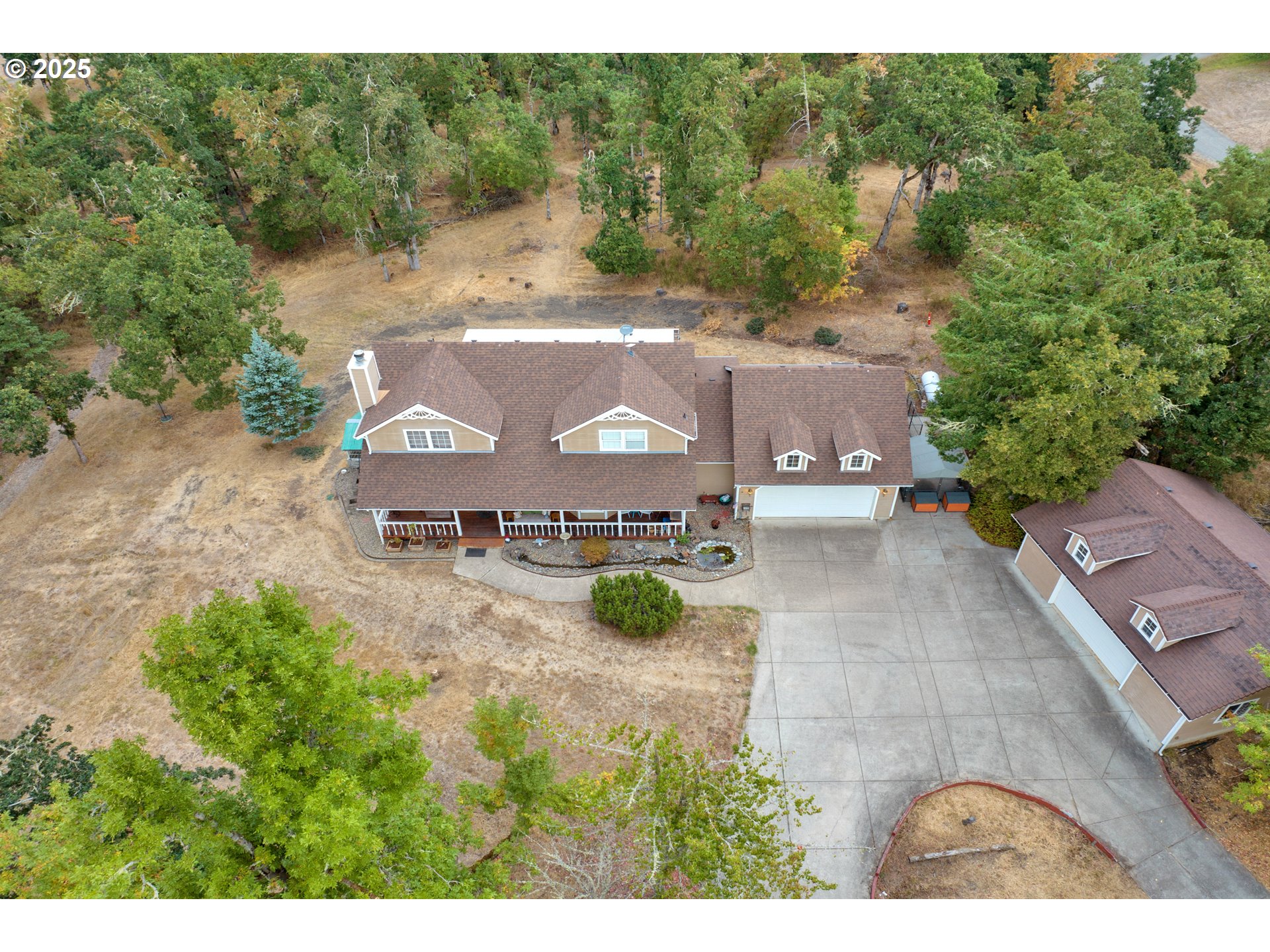 33530 Molitor Ranch Road Cottage Grove, OR 97424 - Photo 39 of 40 an aerial view of a house with outdoor space