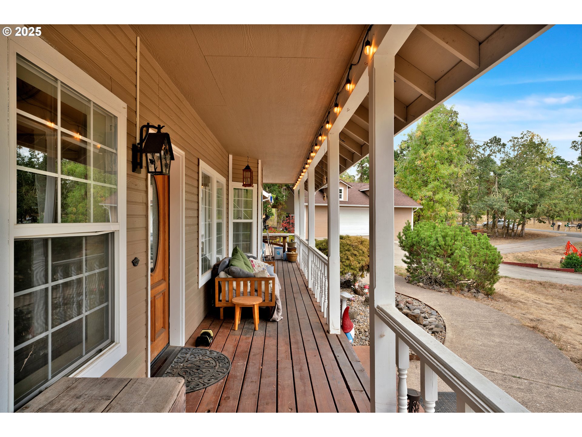 33530 Molitor Ranch Road Cottage Grove, OR 97424 - Photo 6 of 40 a view of living room and balcony