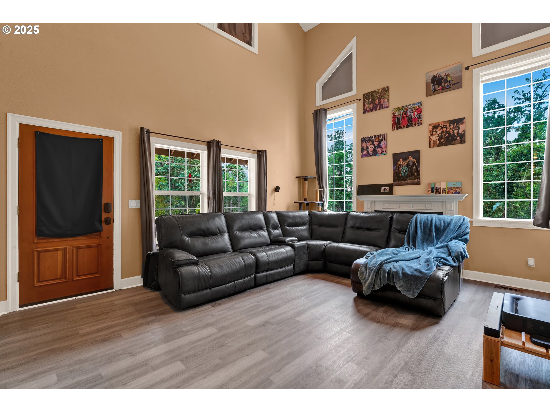 33530 Molitor Ranch Road Cottage Grove, OR 97424 - Photo 7 of 40 a living room with furniture and a window