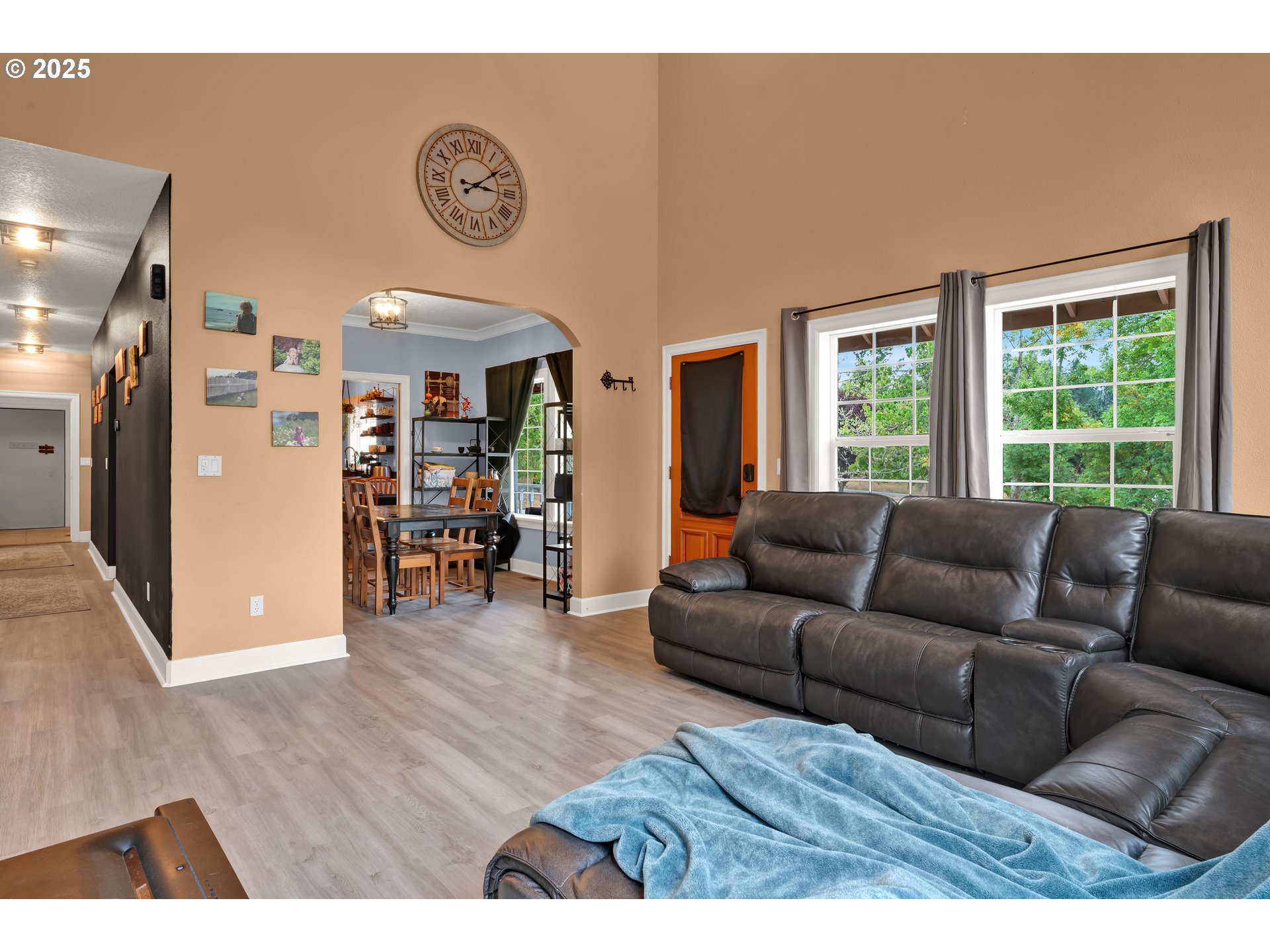 33530 Molitor Ranch Road Cottage Grove, OR 97424 - Photo 9 of 40 a living room with furniture and a large window