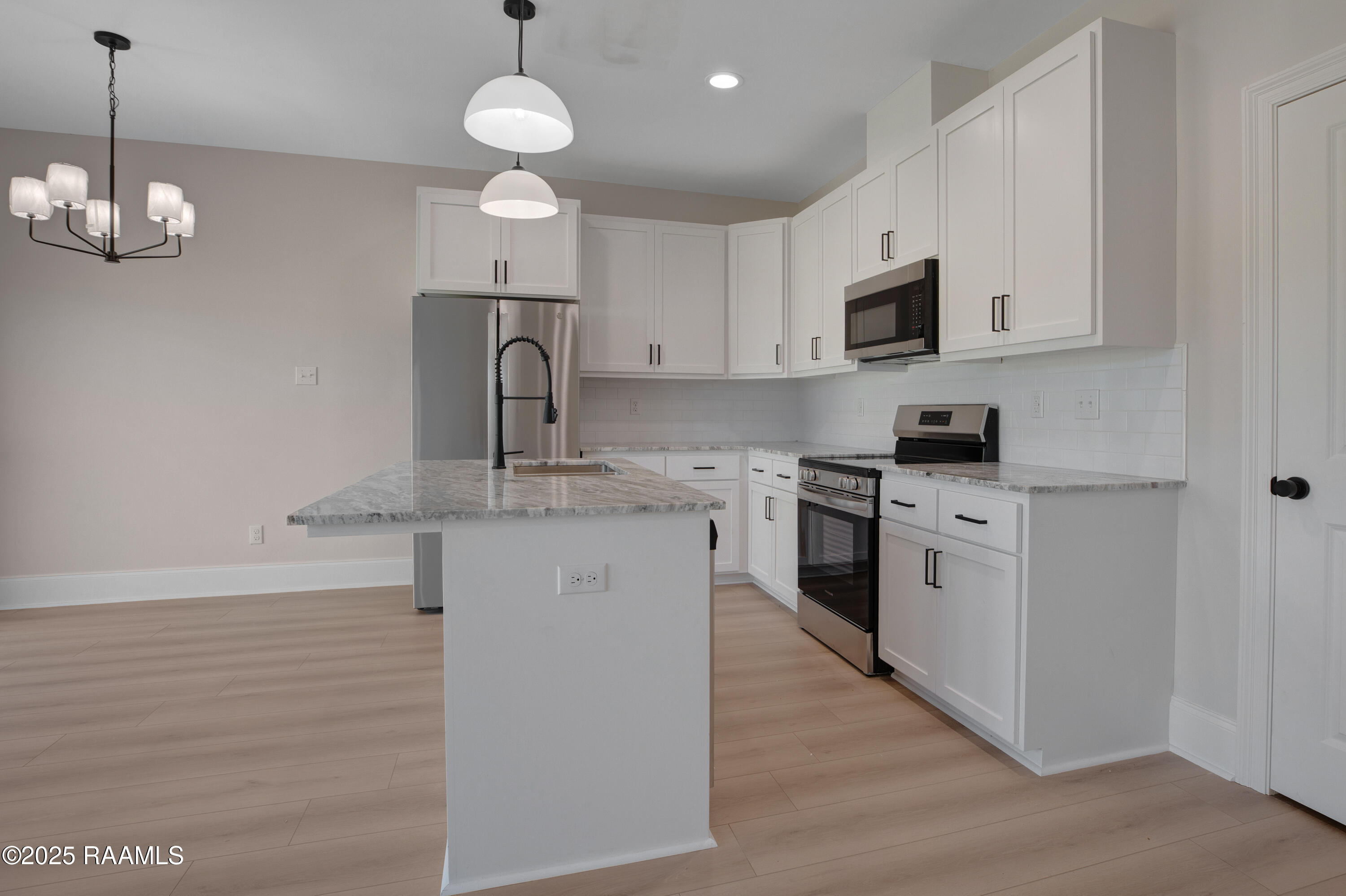 424 Eraste Landry Road Lafayette, LA 70506 - Photo 13 of 25 428 Eraste Landry -15