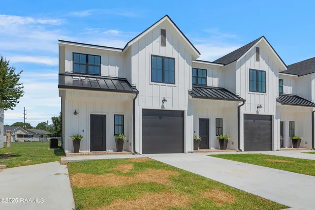 $287,500 | 424 Eraste Landry Road, Lafayette, LA 70506