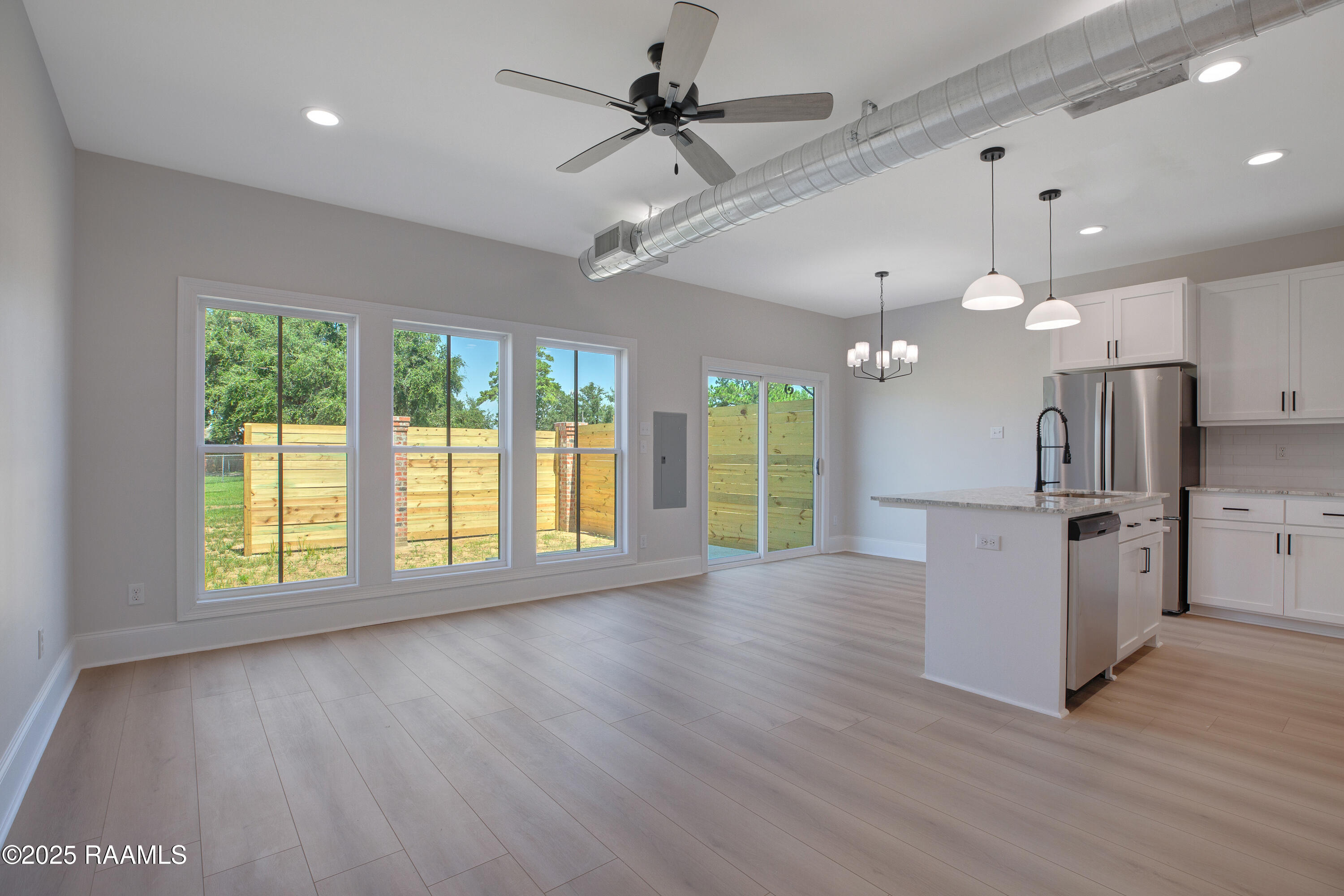 424 Eraste Landry Road Lafayette, LA 70506 - Photo 8 of 25 428 Eraste Landry -10