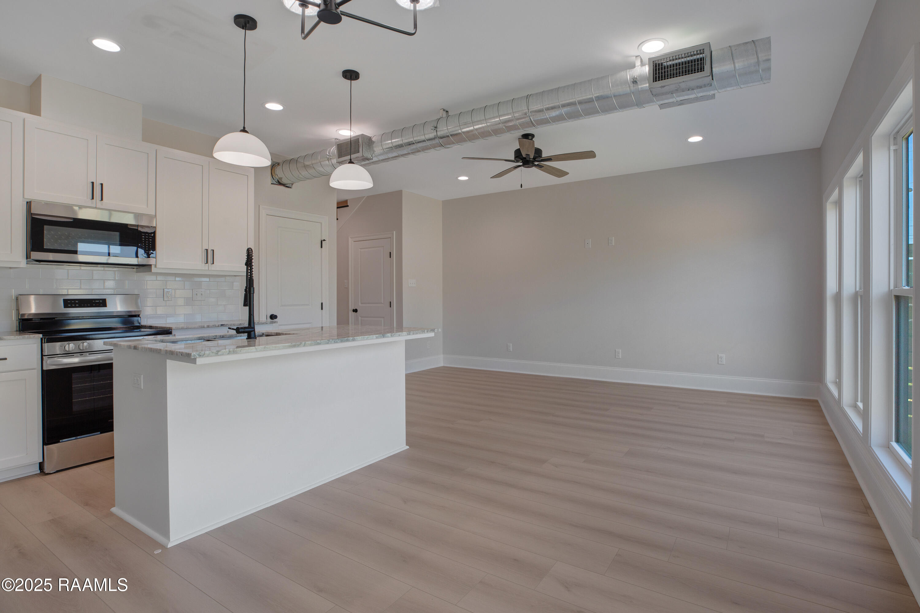 424 Eraste Landry Road Lafayette, LA 70506 - Photo 10 of 25 428 Eraste Landry -12