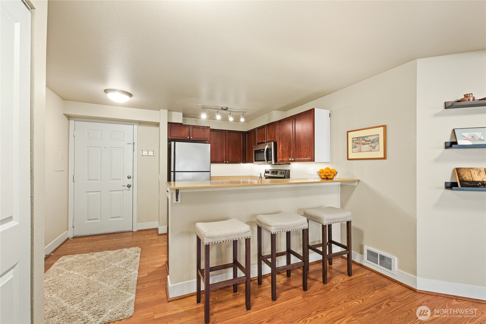 566 Prospect Street, Unit 209 Seattle, WA 98109 - Photo 6 of 16 a large kitchen with a table and chairs