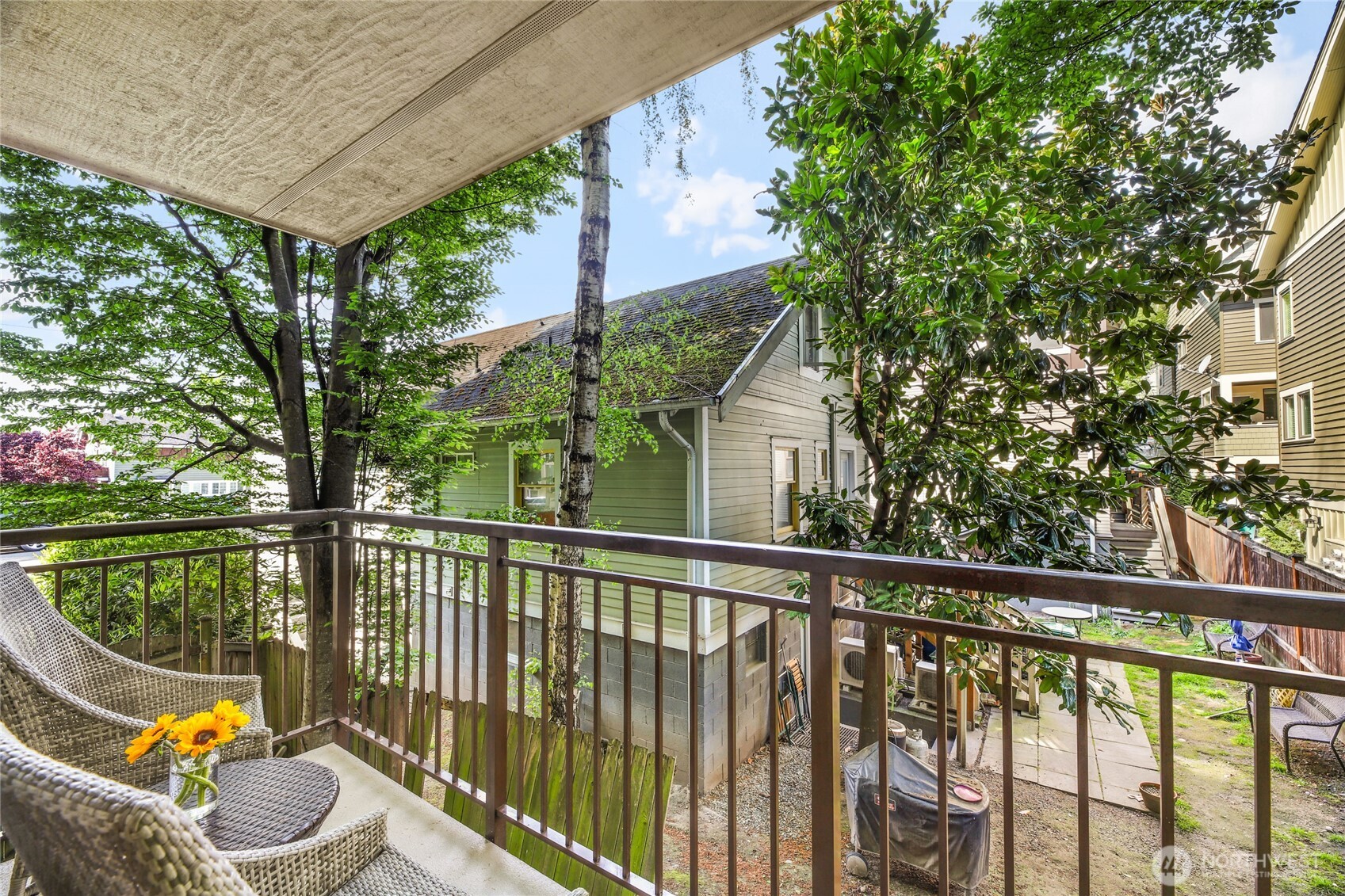 566 Prospect Street, Unit 209 Seattle, WA 98109 - Photo 9 of 16 a view of balcony with furniture
