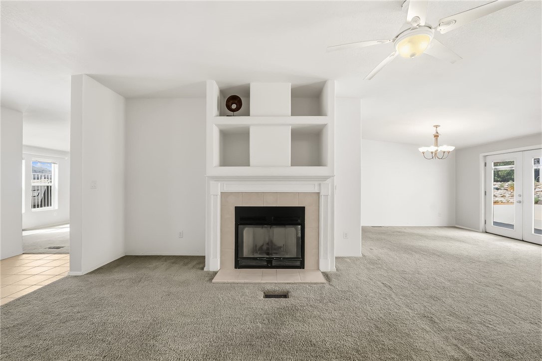2525 South Ridge Avenue Bullhead City, AZ 86429 - Photo 20 of 76 Living Room