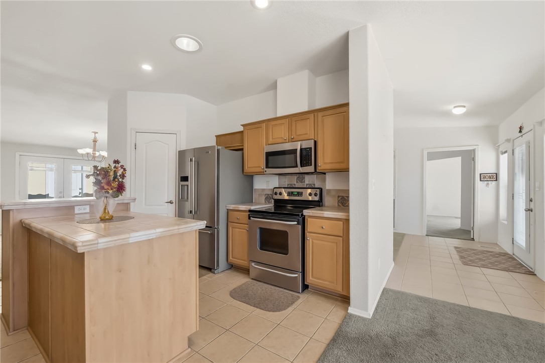 2525 South Ridge Avenue Bullhead City, AZ 86429 - Photo 26 of 76 Kitchen