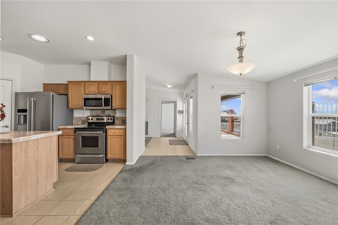2525 South Ridge Avenue Bullhead City, AZ 86429 - Photo 28 of 76 Dining Area