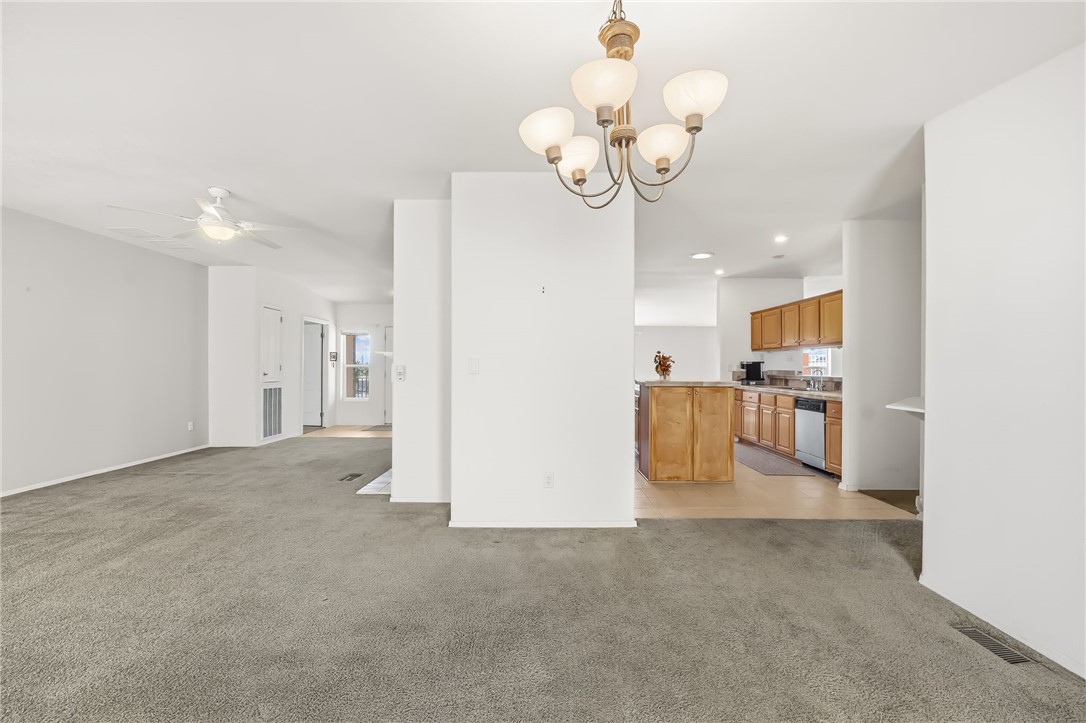 2525 South Ridge Avenue Bullhead City, AZ 86429 - Photo 29 of 76 Dining Area