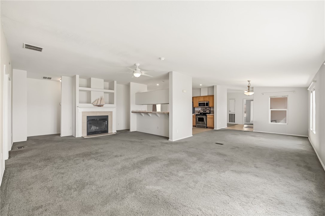 2525 South Ridge Avenue Bullhead City, AZ 86429 - Photo 33 of 76 Living Room