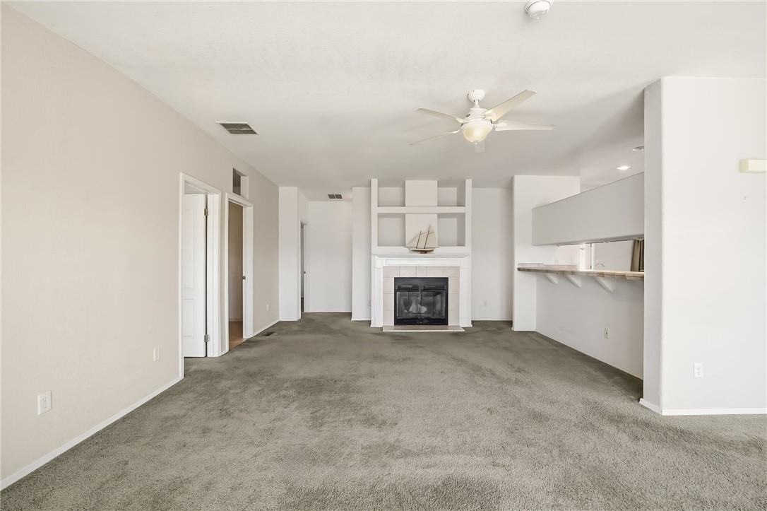 2525 South Ridge Avenue Bullhead City, AZ 86429 - Photo 34 of 76 Living Room