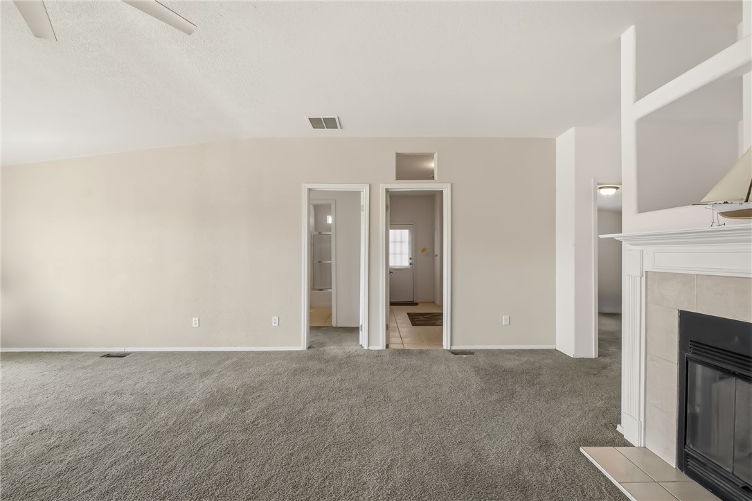 2525 South Ridge Avenue Bullhead City, AZ 86429 - Photo 37 of 76 Living Room
