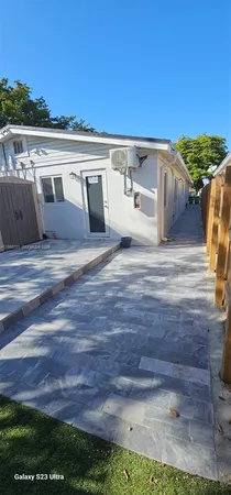 $2,450 | 622 Northeast 6th Street, Unit 2, Hallandale Beach, FL 33009