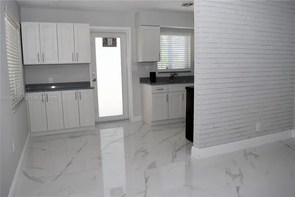 $2,450 | 622 Northeast 6th Street, Unit 2, Hallandale Beach, FL 33009