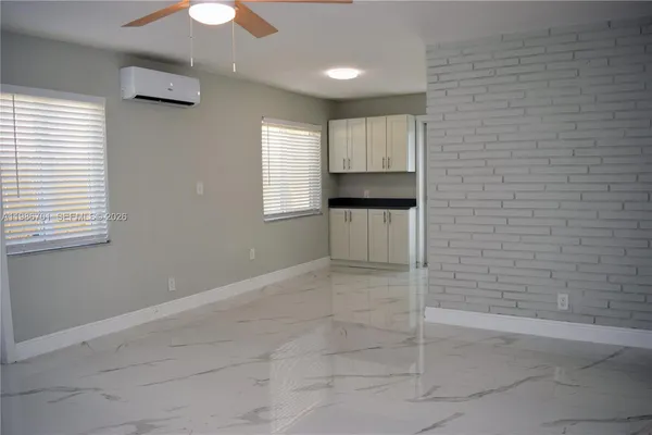 $2,450 | 622 Northeast 6th Street, Unit 2, Hallandale Beach, FL 33009