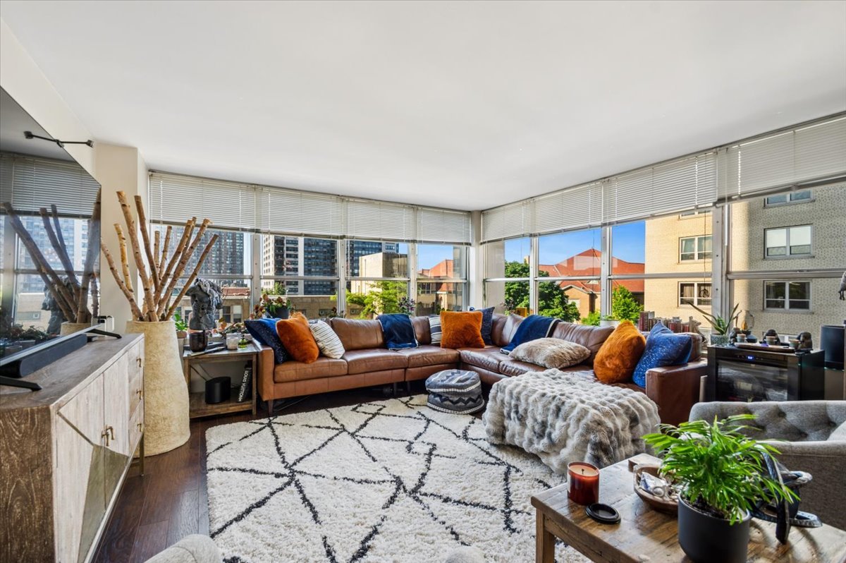 655 West Irving Park Road, Unit 402 Chicago, IL 60613 - Photo 5 of 22