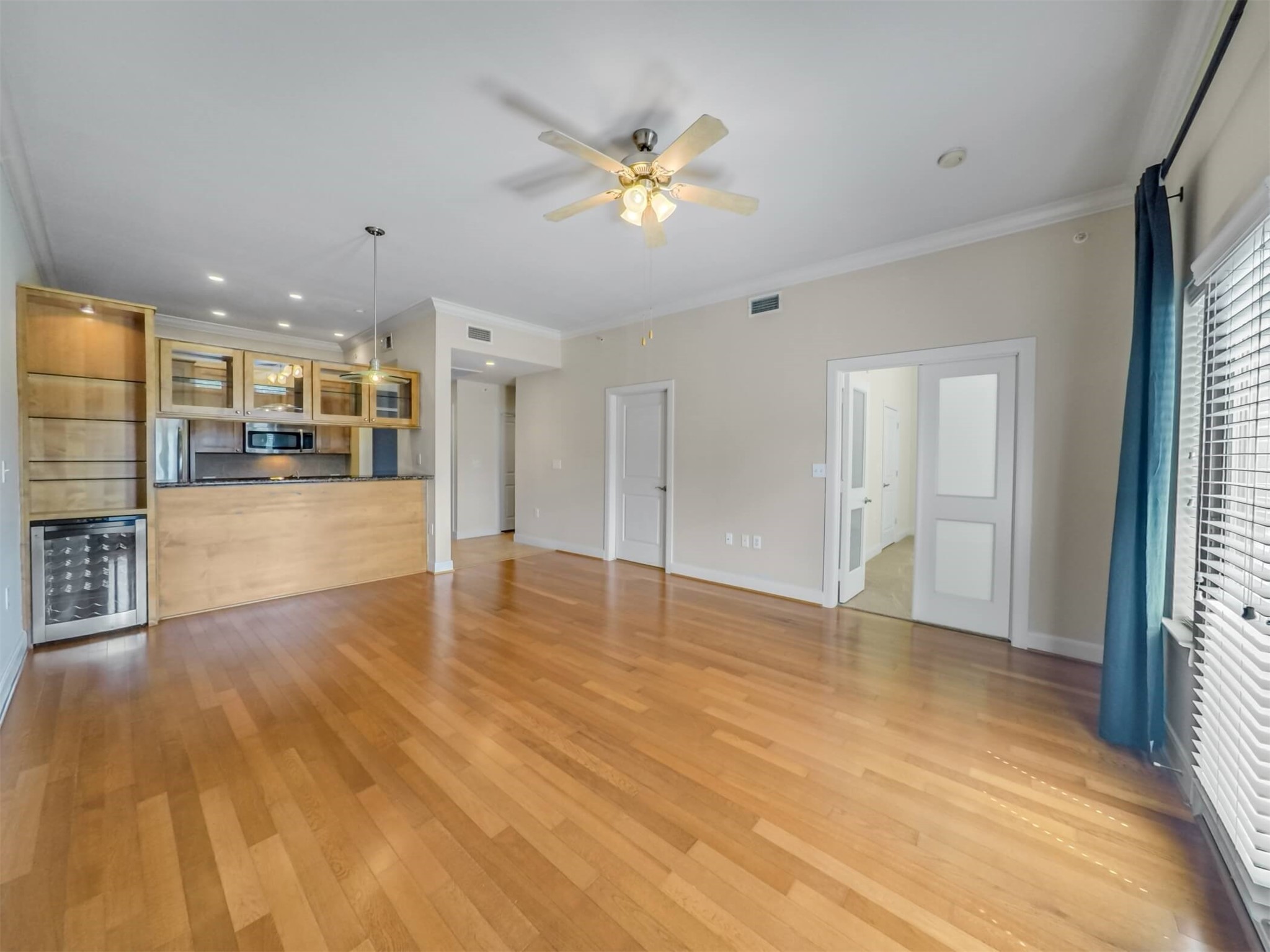 1010 Rosine Street, Unit 22 Houston, TX 77019 - Photo 4 of 21 a view of an empty room with kitchen and window