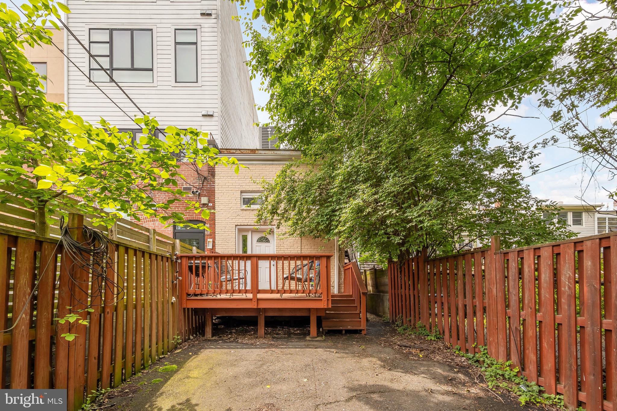 730 15th Street Southeast, Unit 2 Washington, DC 20003 - Photo 15 of 16 a backyard of a house with a table and chairs