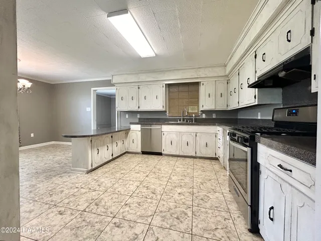 $189,900 | 7700 Lee Station Road, New Iberia, LA 70560