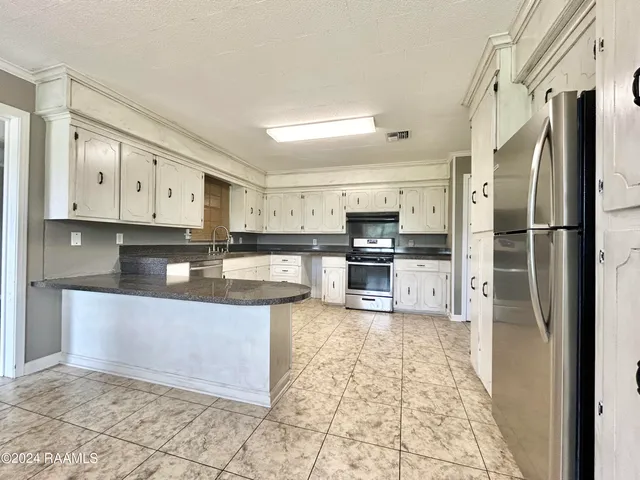 $189,900 | 7700 Lee Station Road, New Iberia, LA 70560