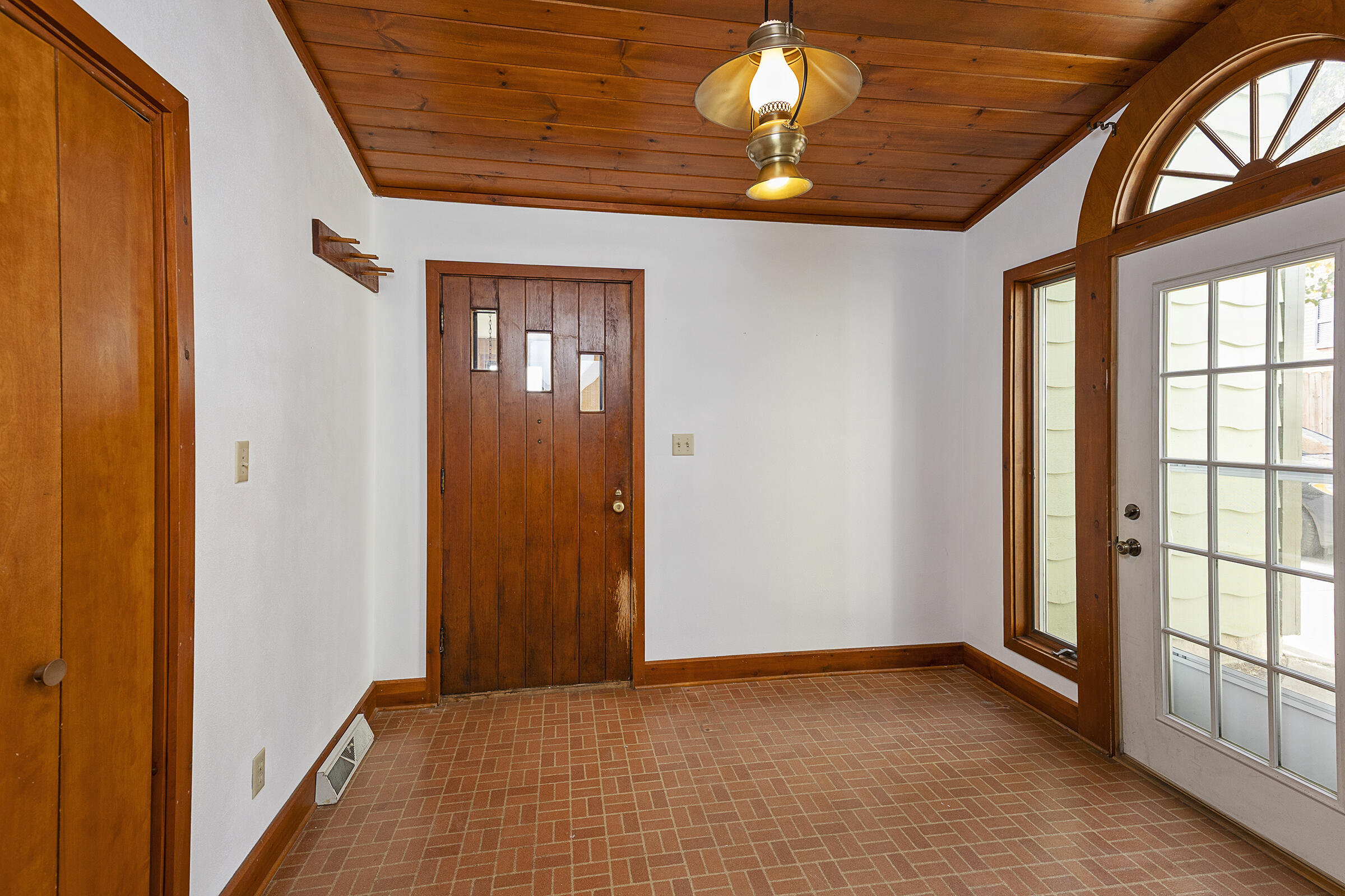 421 Milwaukee Avenue East Fort Atkinson, WI 53538 - Photo 2 of 81 421MilAve_021