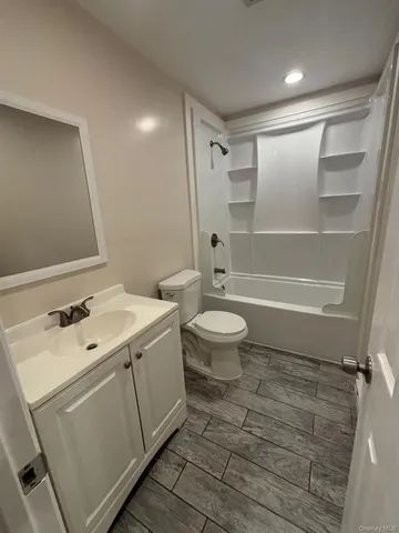 $3,519 | 855 Meade Avenue, Bellport, NY 11713