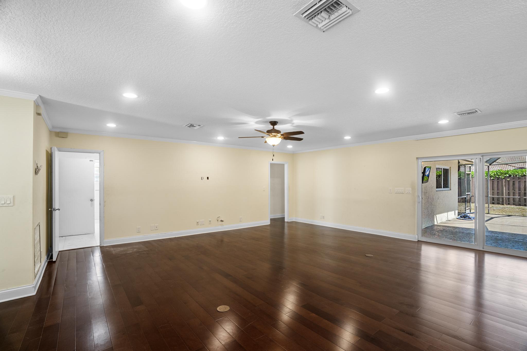 100 Southwest 15th Court Boca Raton, FL 33486 - Photo 13 of 43 Livingroom