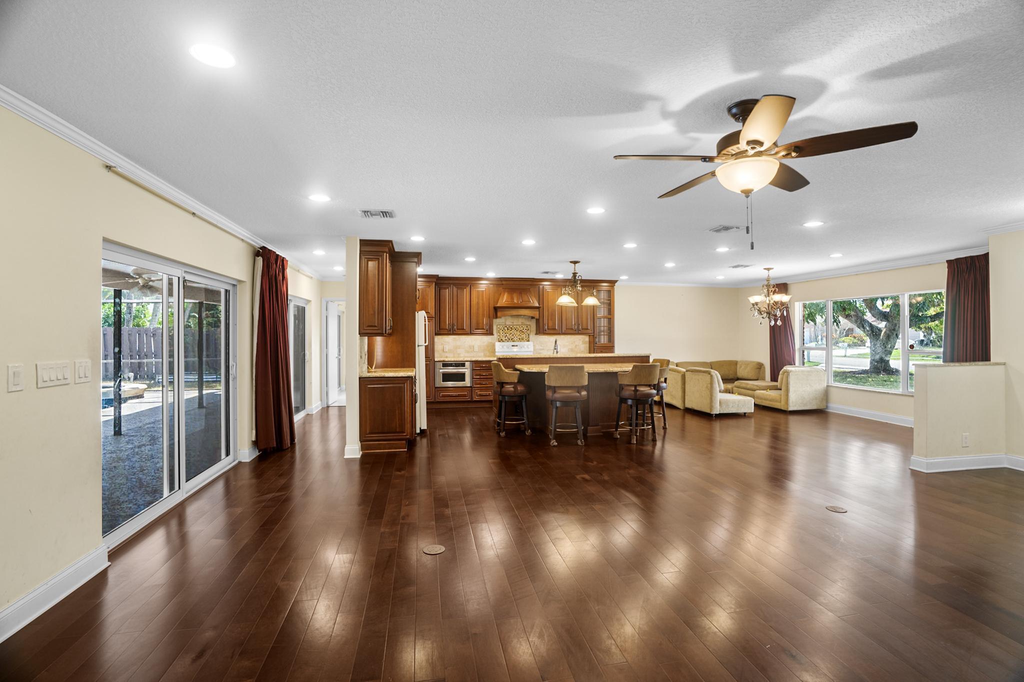 100 Southwest 15th Court Boca Raton, FL 33486 - Photo 5 of 43 Livingroom