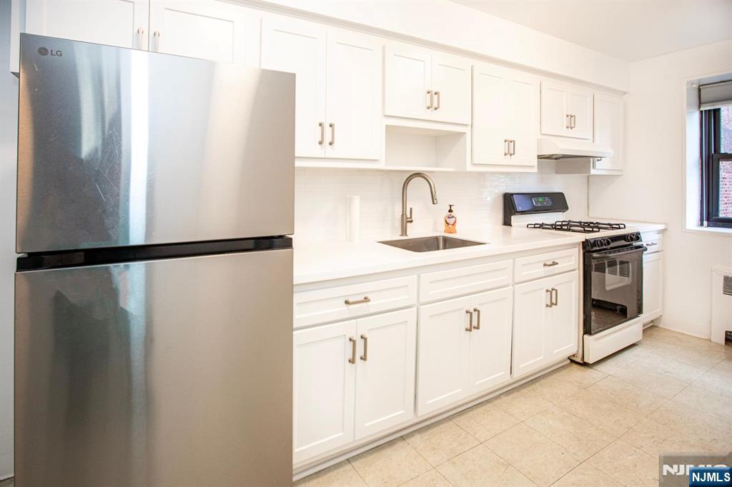 208 Anderson Street, Unit S2F Hackensack, NJ 07601 - Photo 17 of 33