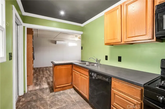 a view of a big room with closet and windows