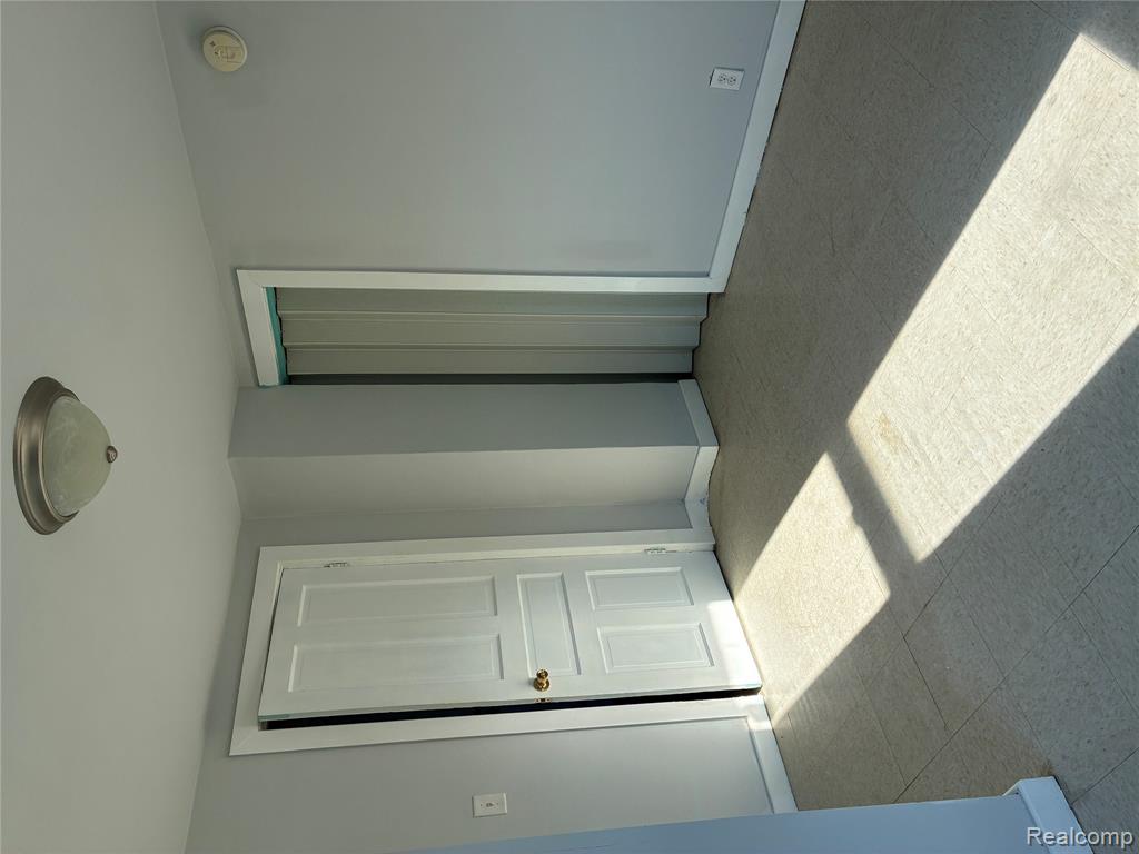1214 Root Street Flint, MI 48503 - Photo 17 of 34