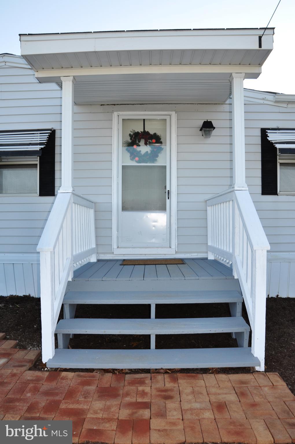 9294 Mead Hill Road Felton, PA 17322 - Photo 3 of 35 Welcoming front porch!